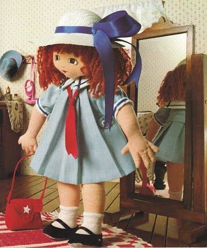 Muñeca de tela colegiala