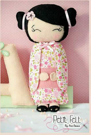 Muñeca china de fieltro con molde