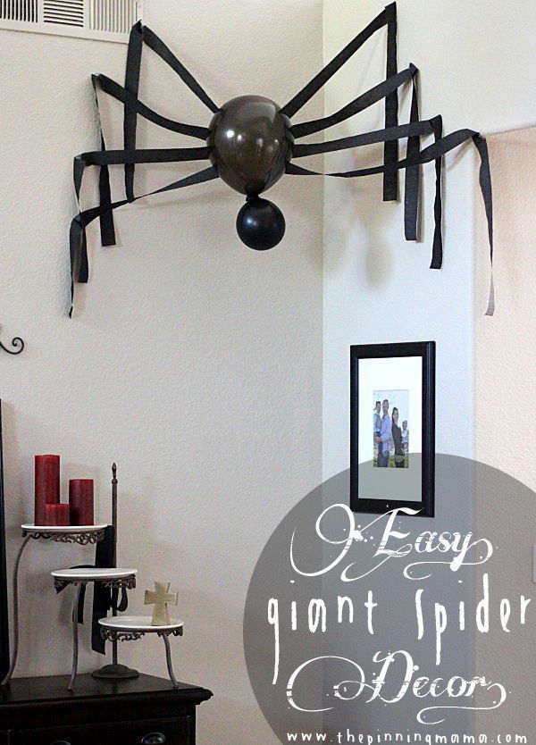 arana-negra-en-pared-para-halloween